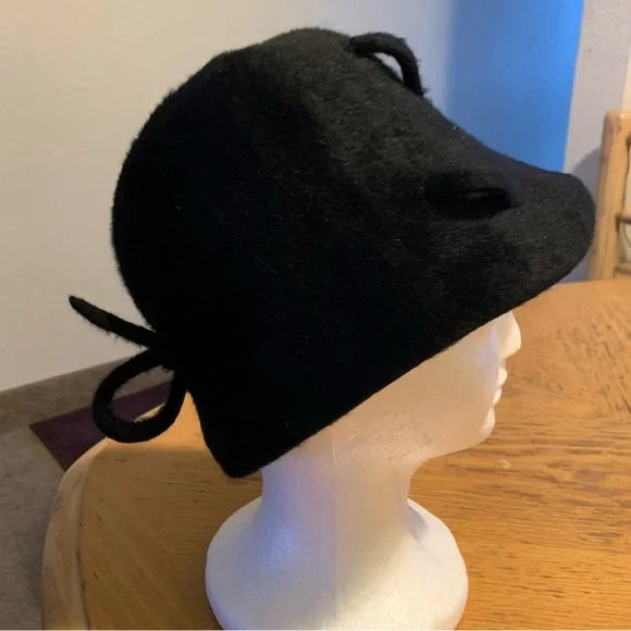 VINTAGE CLOCHE BLACK FURRY FELT HAT Vintage 1950 main image 4